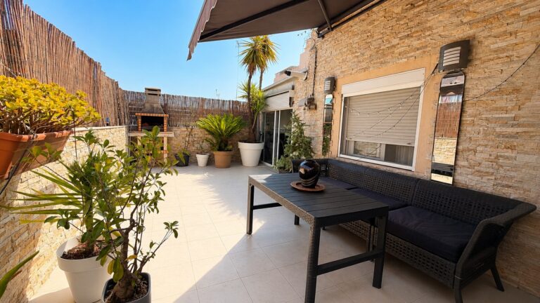 ÁTICO CON GRAN TERRAZA PRIVADA Y BARBACOA EN AVD. BANUS BAIXA DE SANTA COLOMA